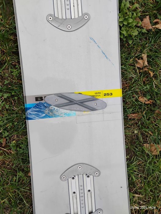 Vând placa snowboard