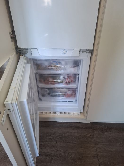 Продам встраиваемый холодильник