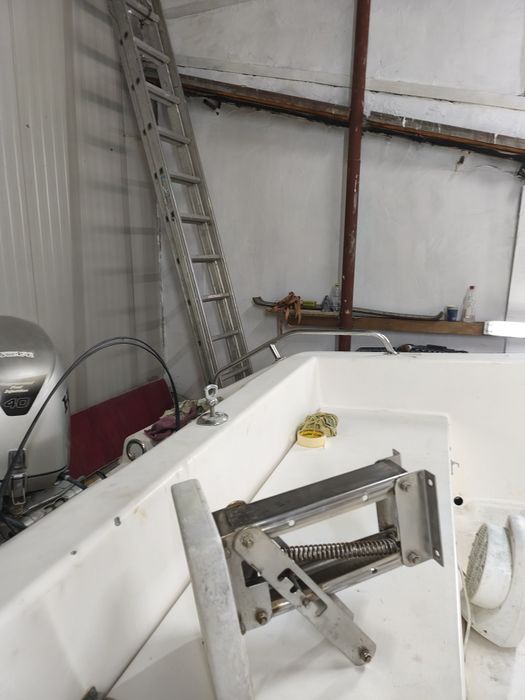 Suport motor auxiliar barca