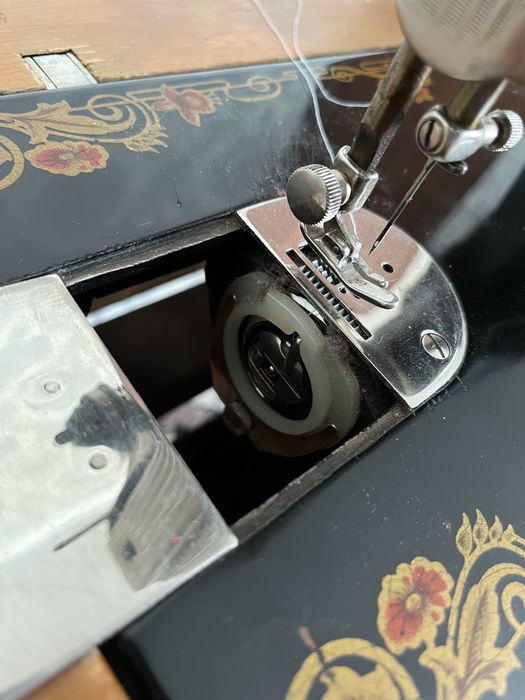 Продам швейную машинку