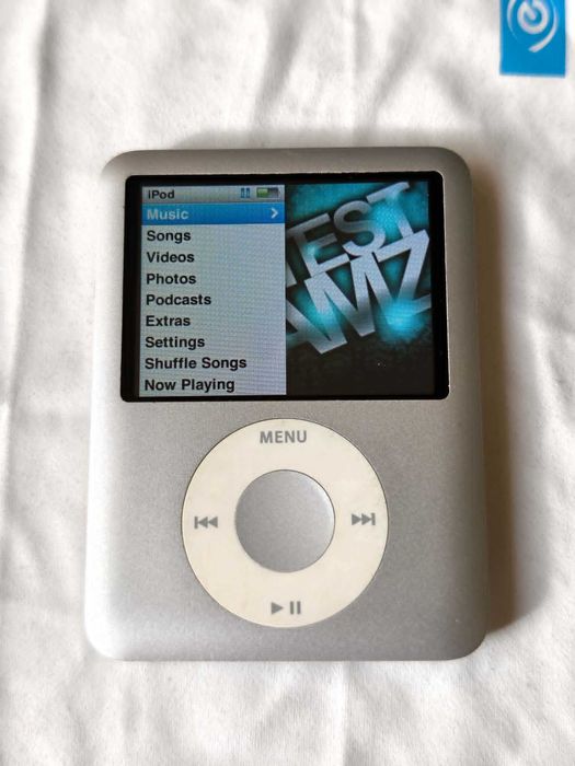 iPod Nano Generația 3 (Silver) 8 GB – O bijuterie istorică Apple în stare excelentă!