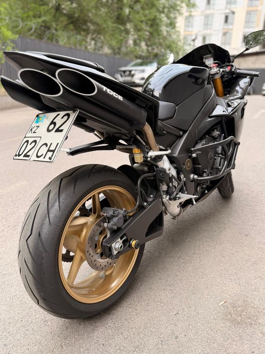 Спортбайк Yamaha YZF R1