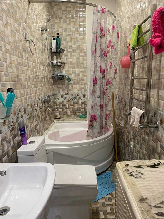 Продается Своя квартира в новостройке напротив машина базар Сергели