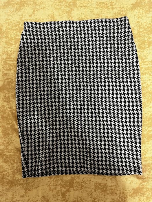 Поли с черно бял и тигров десен.