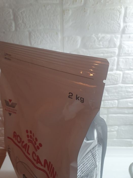 Суха храна и пастет за котки с хронична бъбречна недостатъчност