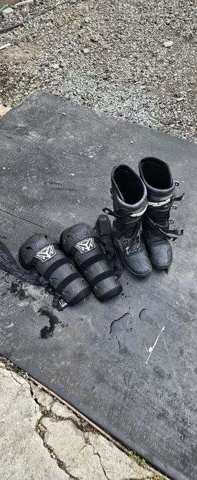 Cizme cross 40 si genunchiere