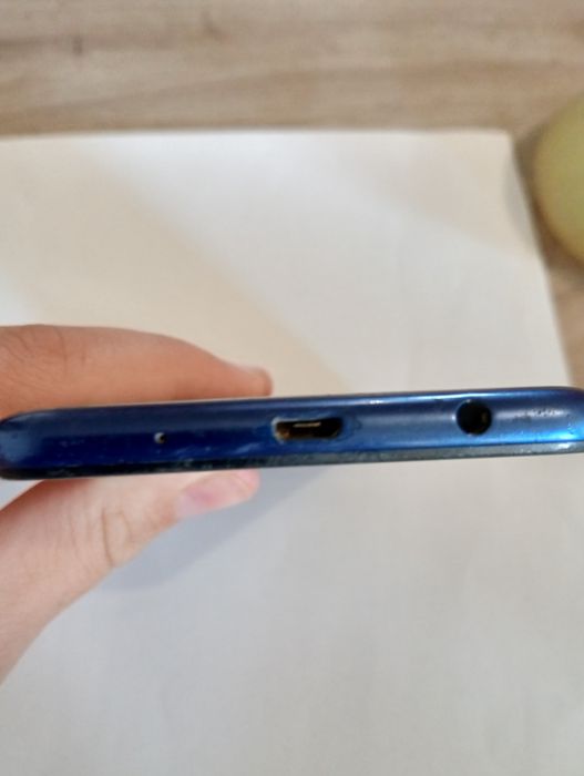 Se vând doua telefoane perfect funcționale dar cu ecran spart