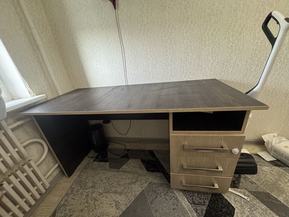 Продам компьютерный стол