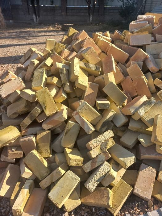 Жженный кирпич.  .