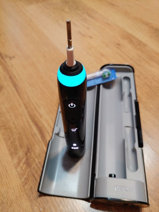 Periuta dinti Oral B Genius X 2000N bluetooth ca nou la cutie + dock statie incarcare wireless