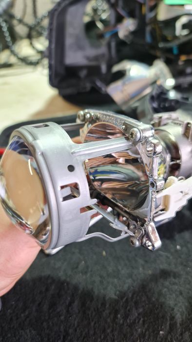 BMW е83 x3 ляв фар биксенон завиващ