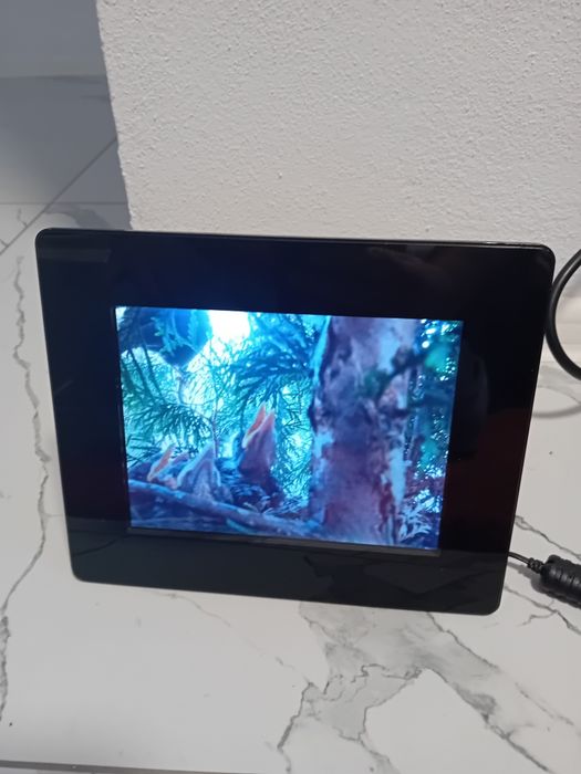 Rama foto digitala Intenso 7 inchi. Pret 120 lei fix