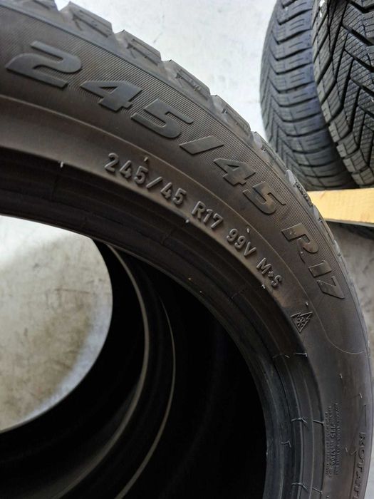 2 anvelope 245/45 R17 Pirelli - Vandute !