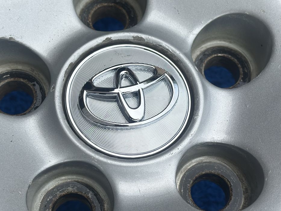 R-16 toyota camry 35/30 original европец