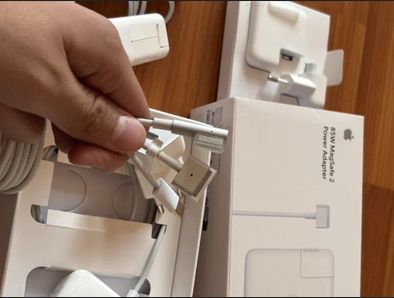 от MacBook 85W - зарядка, блок питания, щнур макбука.