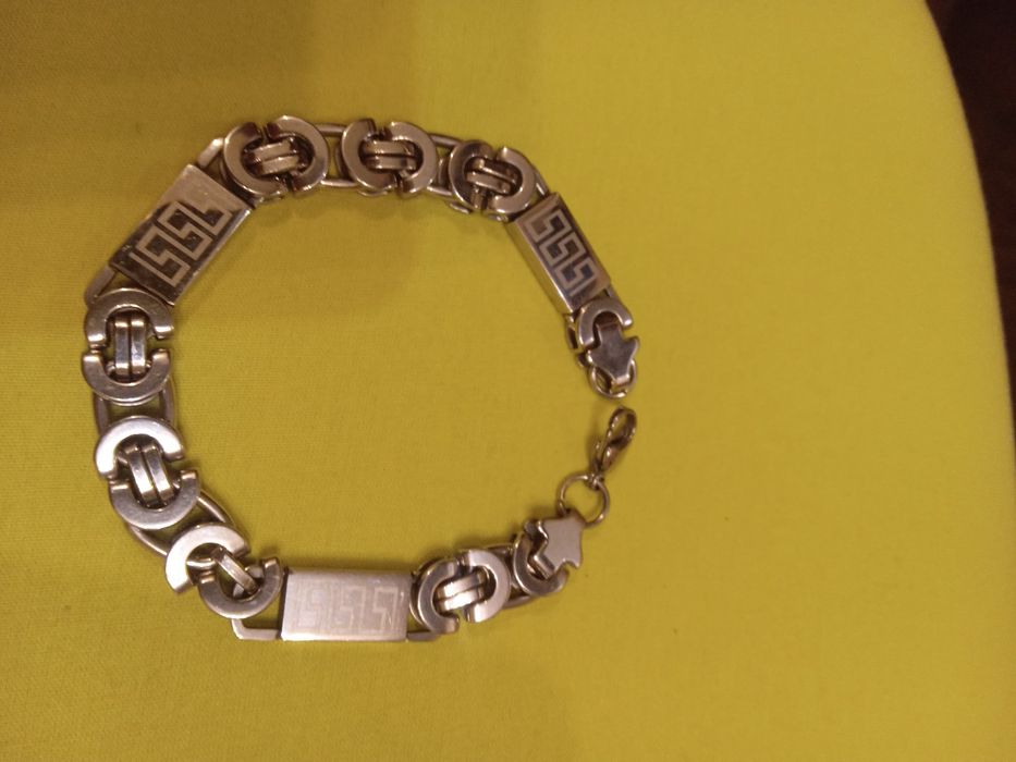 Продавам дамски гривни