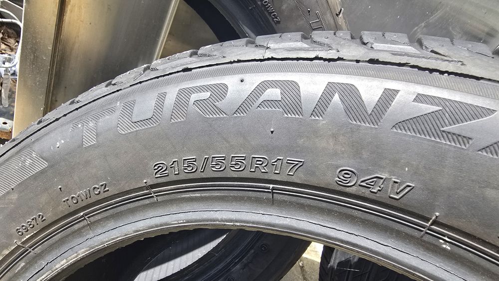 Комплект 4бр. летни гуми 215/55/17 Bridgestone Turanza T001
dot22
7+mm