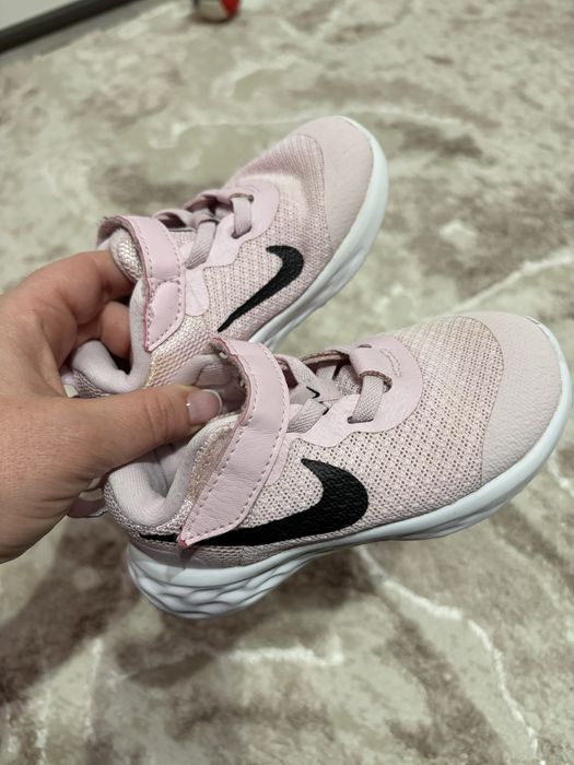 Adidasi Nike nr 23,5