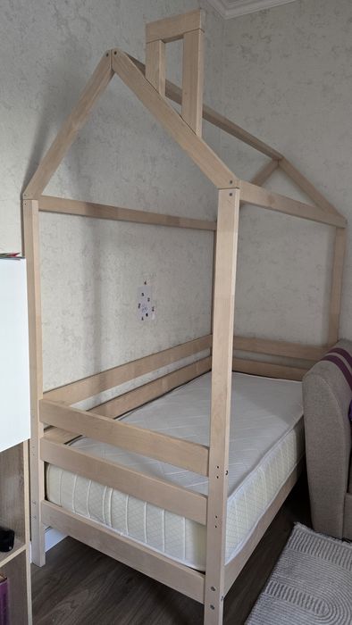 Детская кроватка Домик