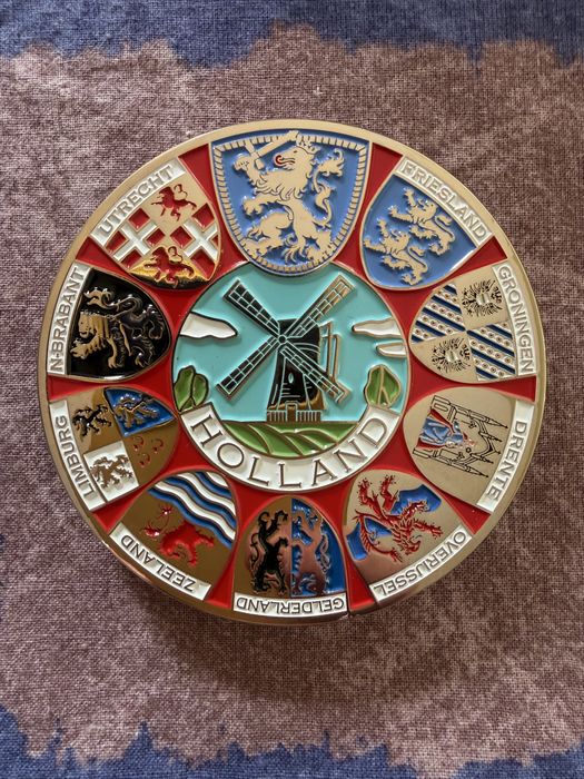 Емайлирани автомобилни емблеми