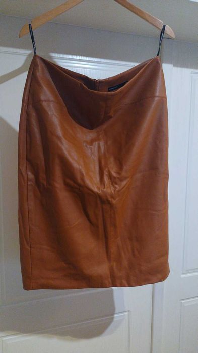 Кожена пола Karen Millen