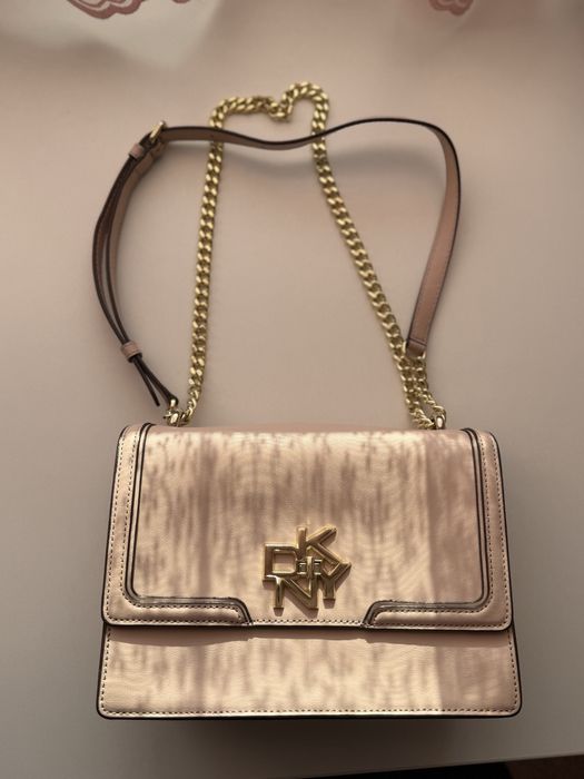 Сумка DKNY в розовом цвете