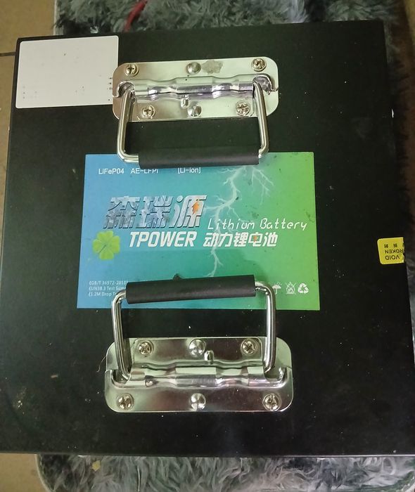 Vând baterie de panouri solare