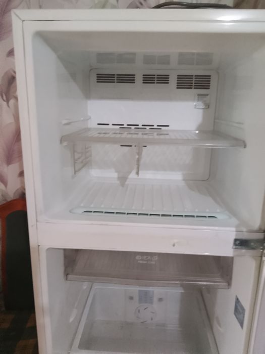 Срочно продам холодильник . Рабочий в хорошем состоянии.