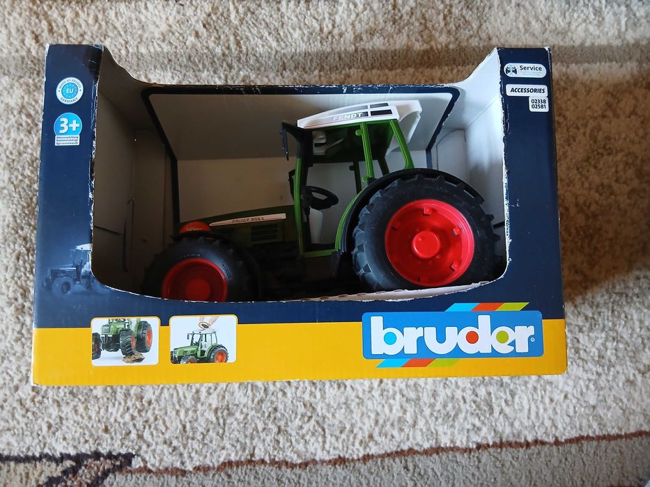 Vând tractor bruder