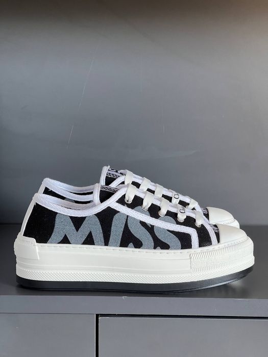 Tenesi Dior dama noi