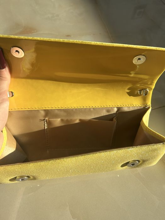 Продавам тези чанти