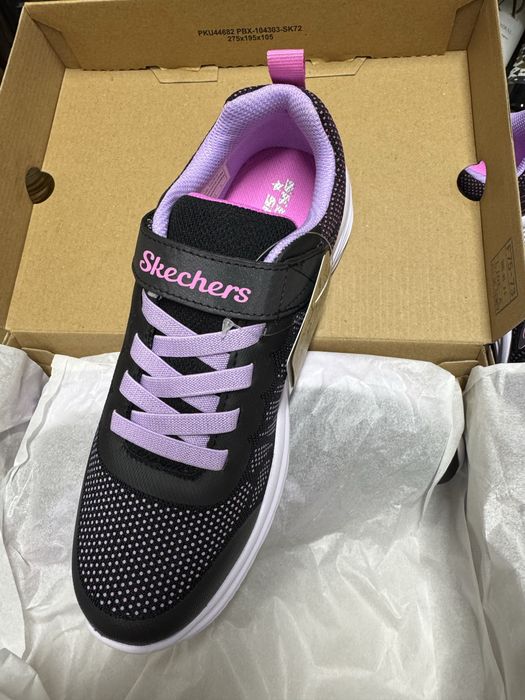 Skechers fete.  noi. 23.5cm