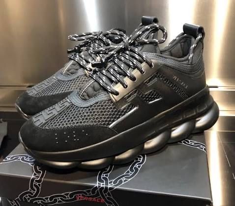 Versace chein reachesn