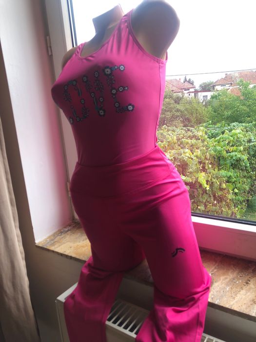 Costum de baie roz cu colanti roz