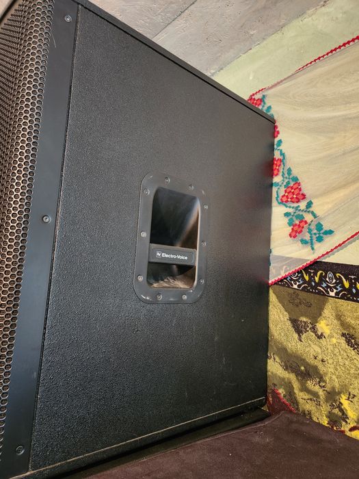 Vand/schimb cu auto duba/ teren sistem audio profesional