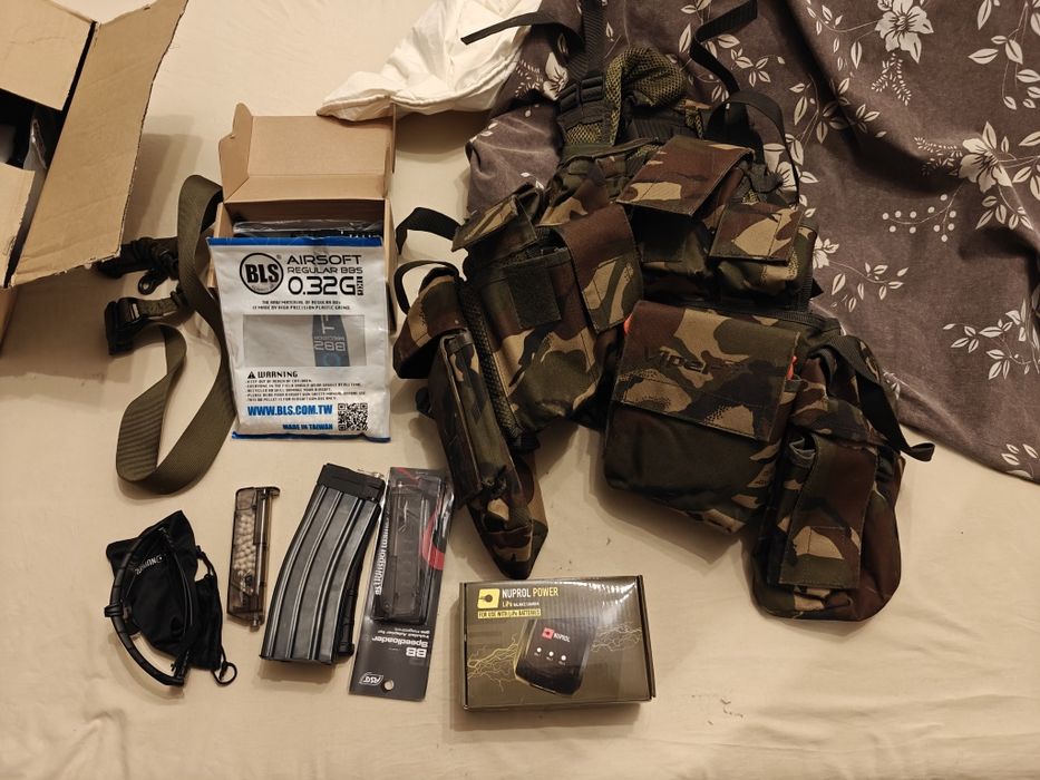 Продавам airsoft комплект накуп - E&L AR15 AEG + пълно екипировка