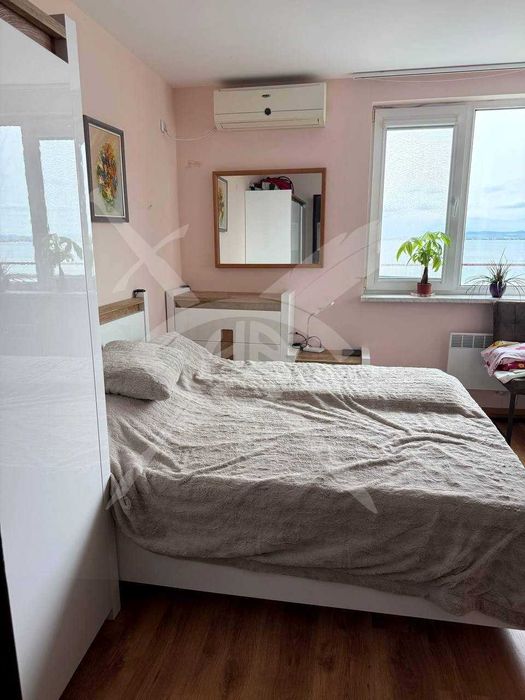 Тристаен - Свети влас