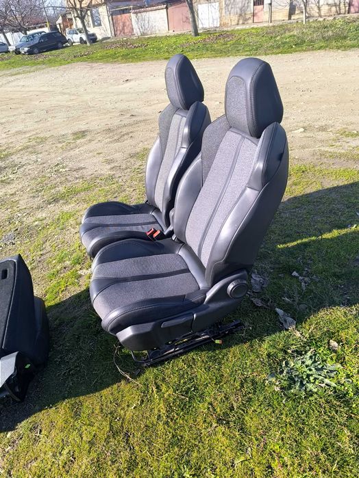 Продавам Седалки за Пежо 3008 2018 г 1.6