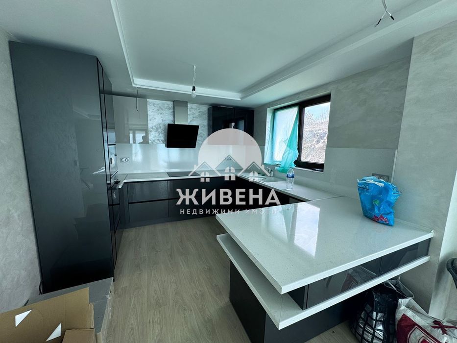 Нова къща в гр.Провадия, РЗП: 240 кв.м, двор - 600 кв.м