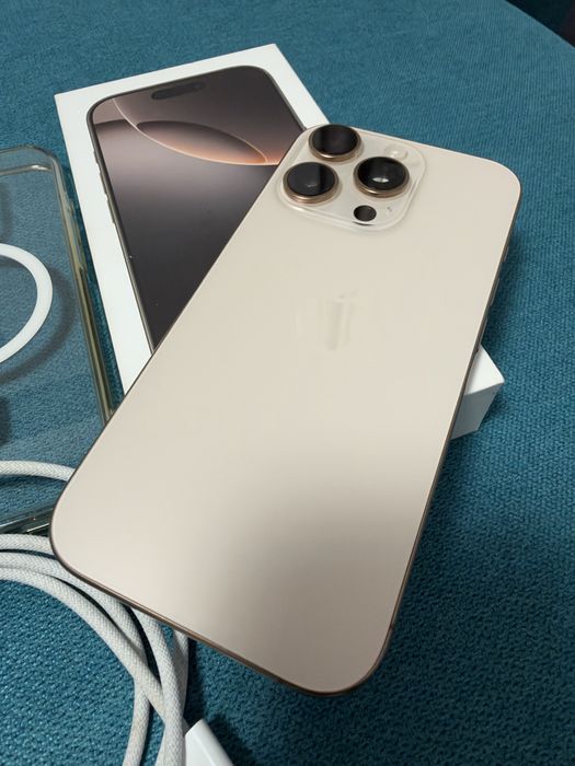 Iphone 16 Pro Desert Titanium 256 gb.Impecabil.