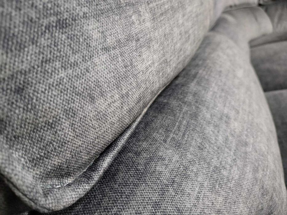 Сив ъглов диван от плат с електрически релаксиращ механизъм