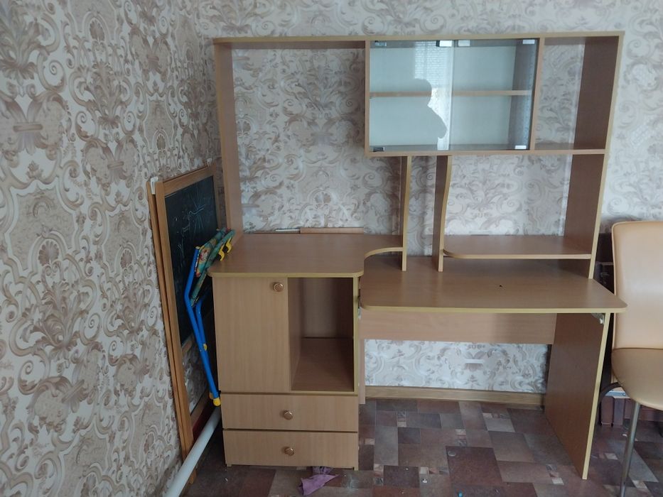 детский компьютерный  стол