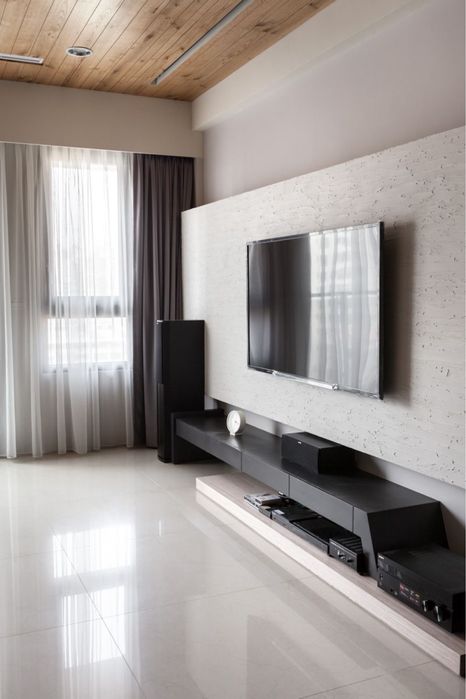 Montez/instalez televizoare pe suport/perete