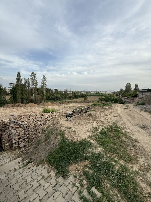 Uchastka sotiladi
