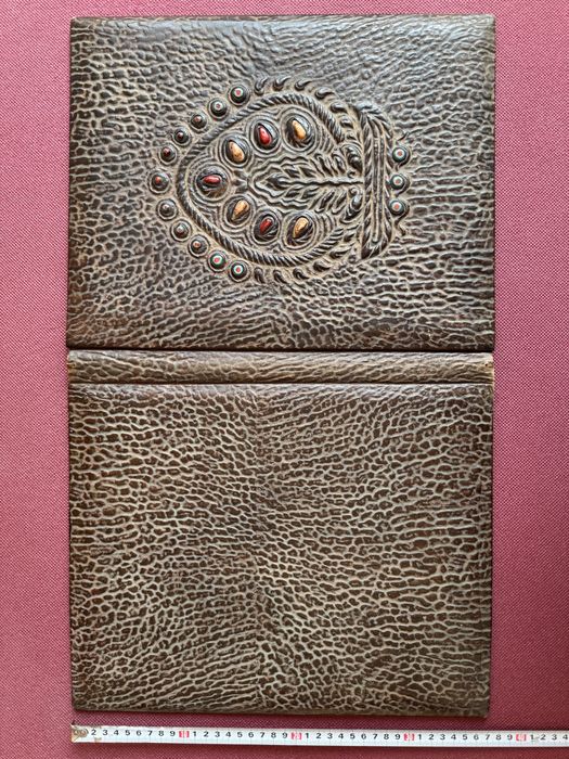 Стари ретро винтидж луксозни кожени папки А3 и А4 за грамоти и отличия