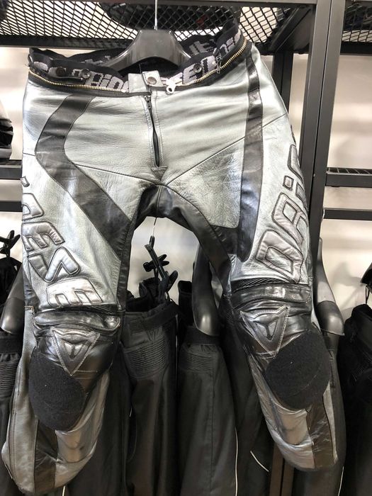 Кожен  мото панталон DAINESE ,протектори,оригинален ,размер 50-М