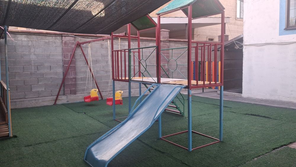 Продам горку качели домик