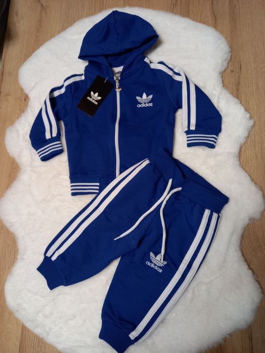 Trening adidas pentru bebelusi