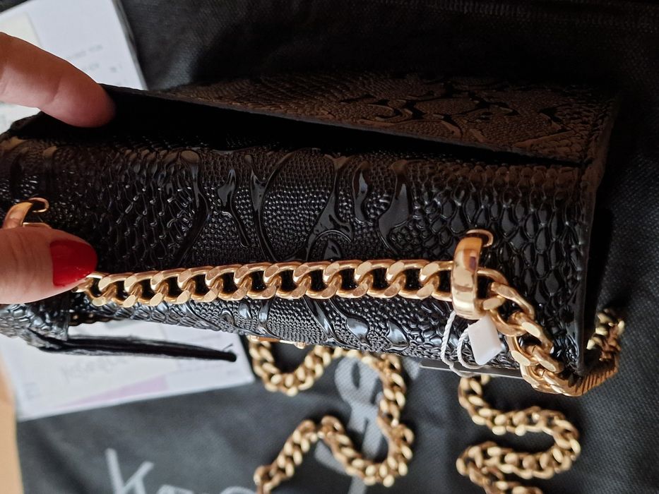 Geanta mini model croco, logo metalic auriu, saculet, etichetă incluse