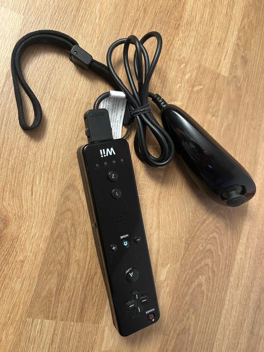 Set Wii Remote + Nunchuk original Nintendo Alb/Negru — testat, curea nouă